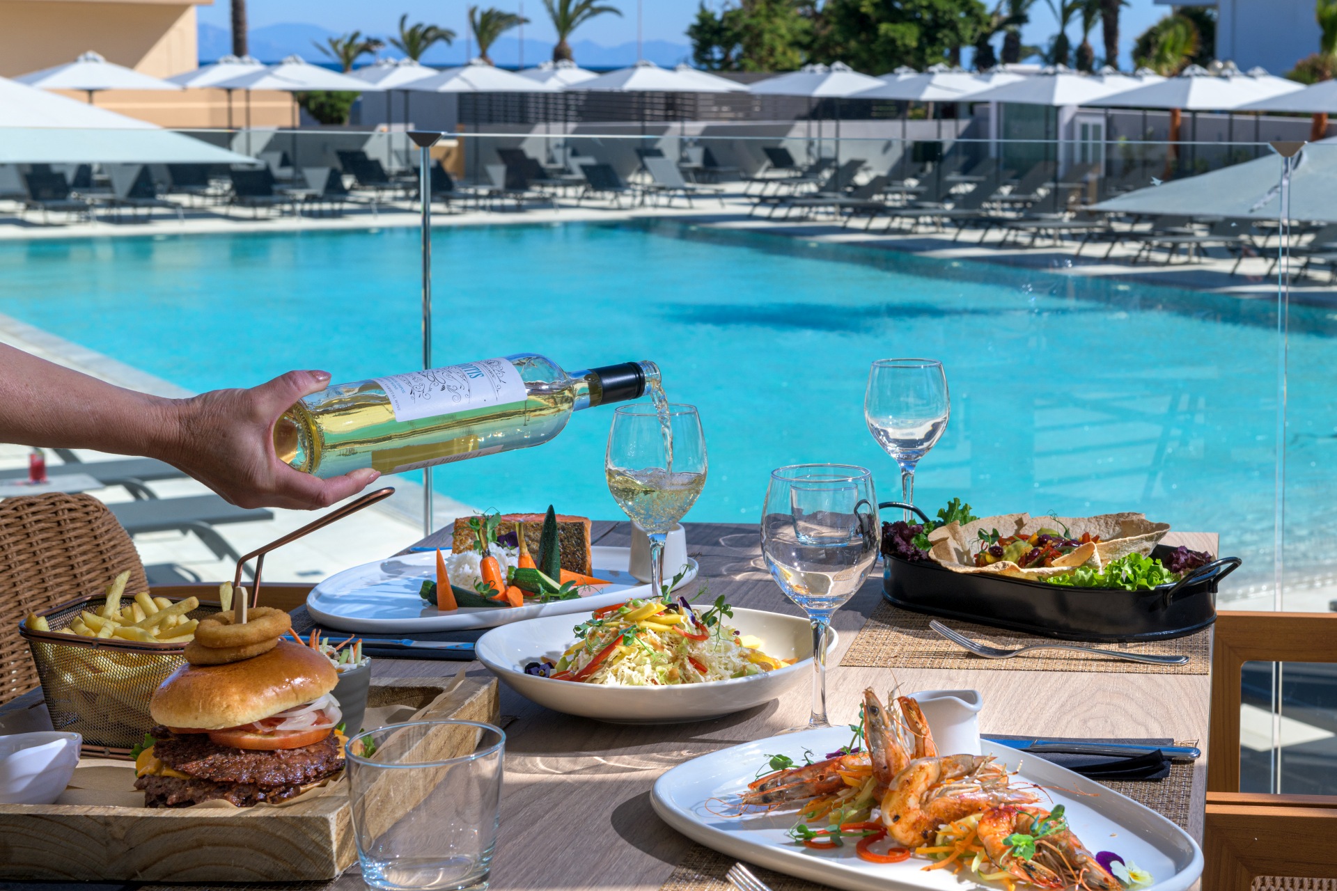 Sun Beach Resort_Beachfront Wing_Dion Ala Carte Restaurant & Bar-Day-3_High_Res