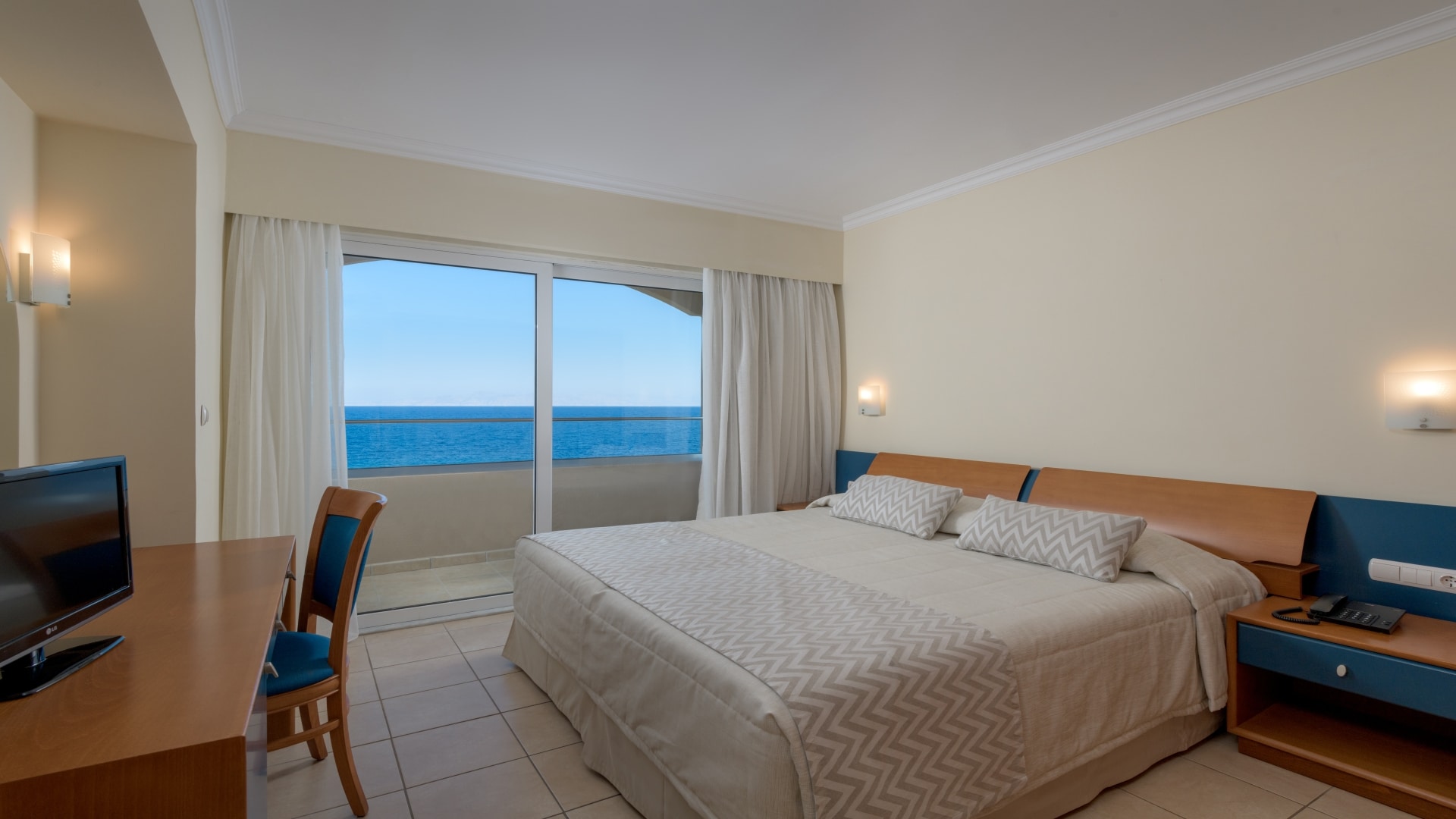 Suite Apartment Sea View (2-6) Pax-1st Master Bedroom