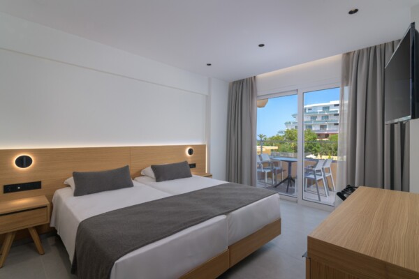 2 Bedroom Superior Suite Apartment Sea View_Master Bedroom