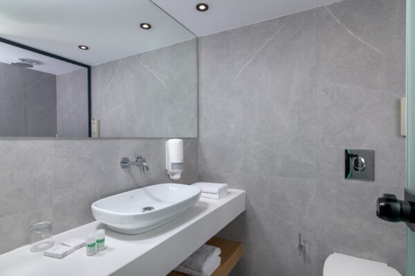 Superior Suite Sea View-En-Suite Bathroom with Walk-in Shower