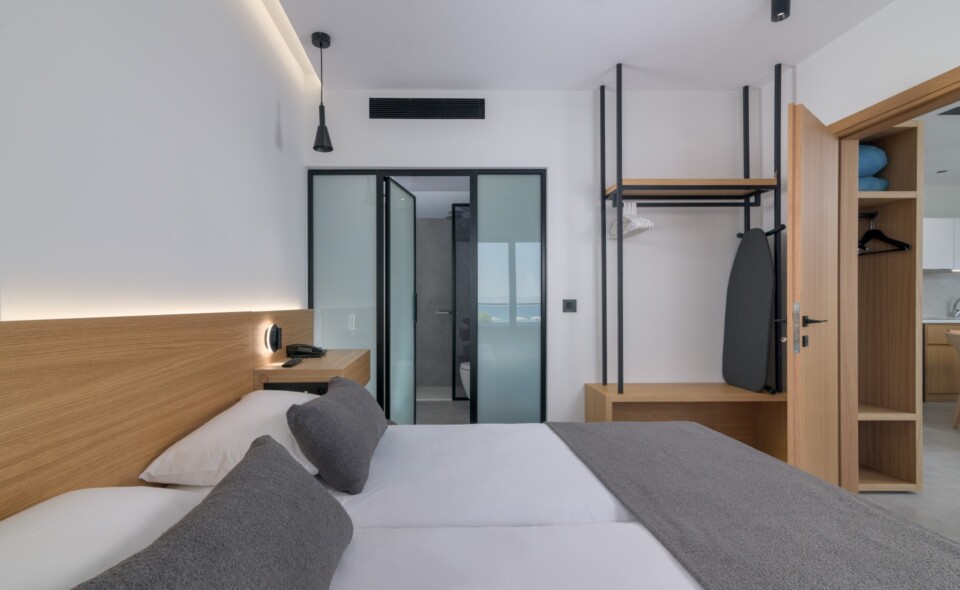 Superior Suite -Master Bedroom  with Walk-in Shower